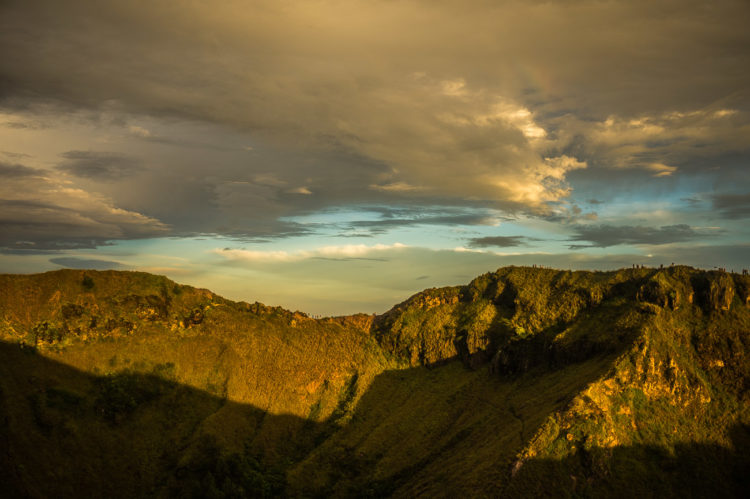 Der Hauptgipfel auf der anderen Seite der Caldera