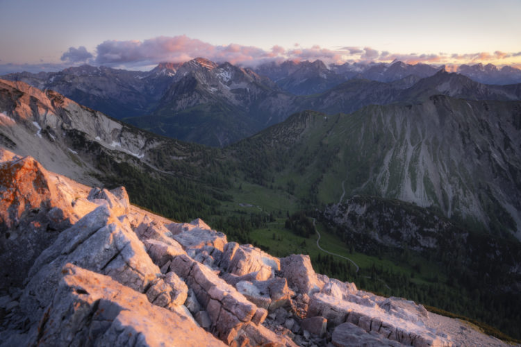 Magie pur: Blick tief ins Karwendel zum Sonnenuntergang!