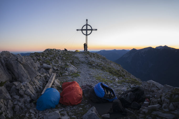 Schön windgeschützt: Unser Schlafplatz am Gipfel