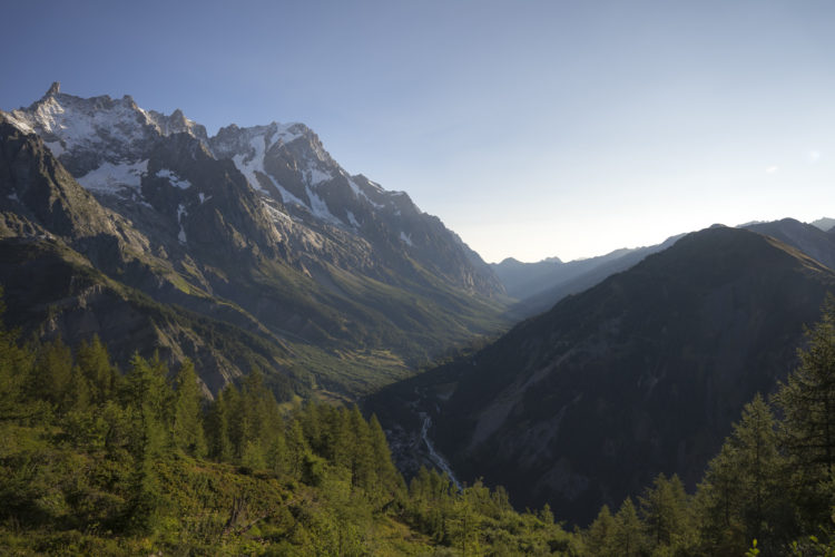 Spektakuläre Weit- und Tiefblicke am laufenden Band