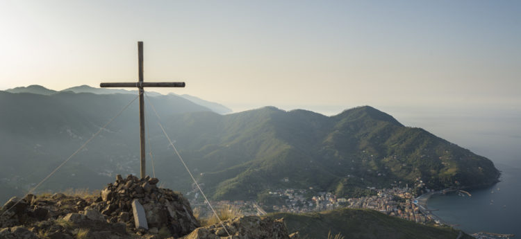 Blick vom Monte Rossola auf Levanto