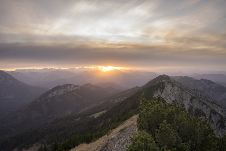 Die letzten Sonnenminuten am Gipfel der Halserspitz