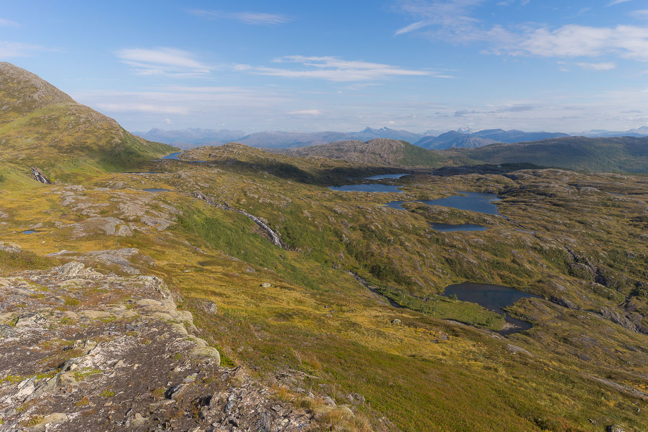 Blick auf die Hochebene mit dem Langvatnet (links hinten) Blick auf die Hochebene mit dem Langvatnet (links hinten)